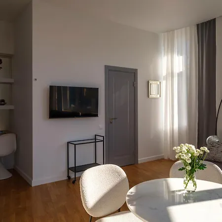 Miro Center - Quiet Chic, Self Check-in Aparthotel Riga